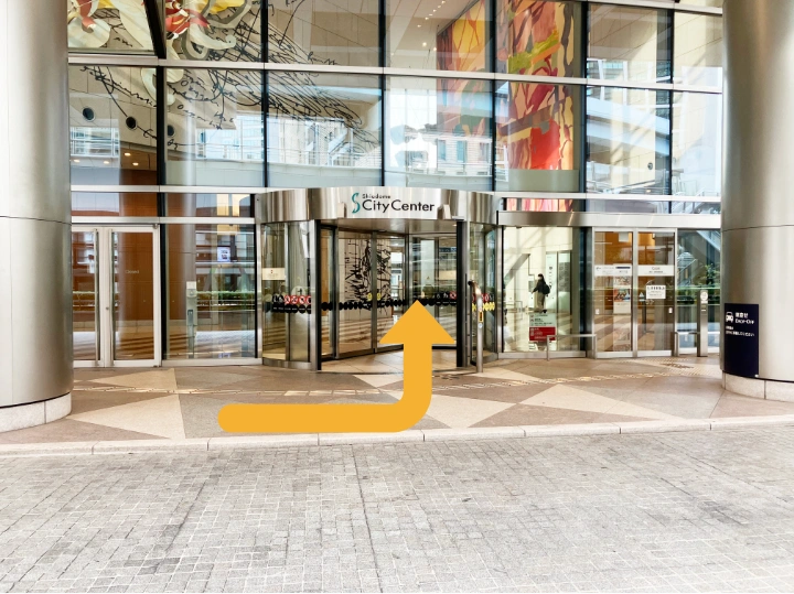 オフィスロビー入口（日テレタワー側）