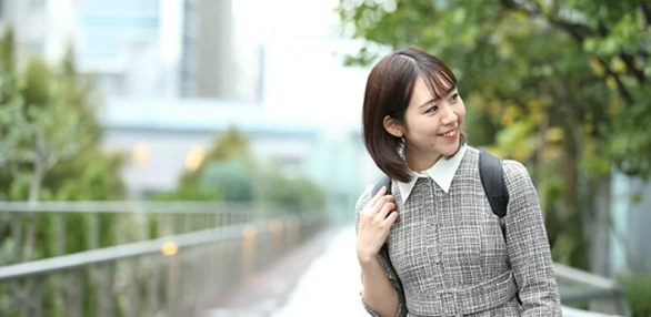 昼食。日本テレビの社食を利用したり、近くでお弁当を買ったり、その日の気分で決める。時には部員やお客様とランチを食べに行くことも♪