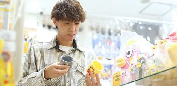 日テレ屋汐留店・東京駅店の売り場視察<br />
販売状況やイベント企画などの共有ミーティング