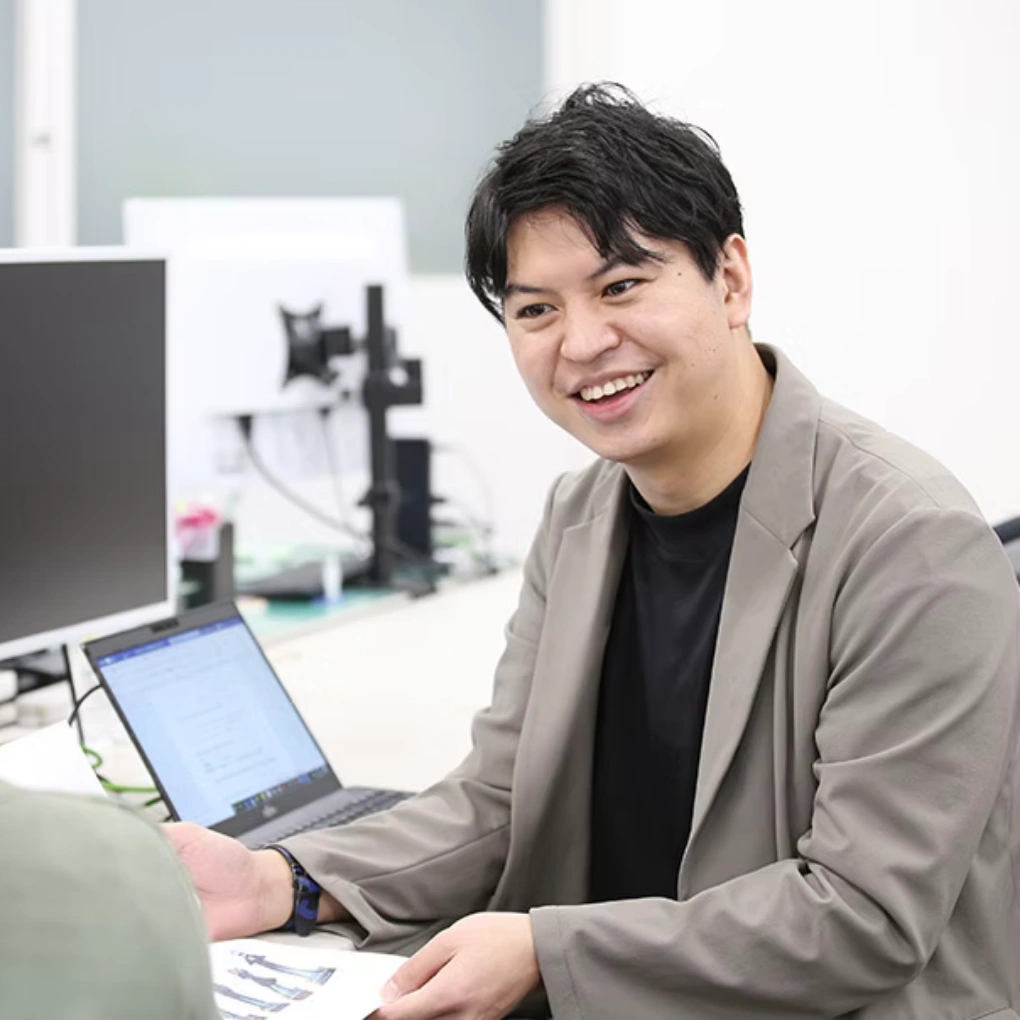 面接で感じた社内の雰囲気が、自分の波長と合ったことで入社を決意