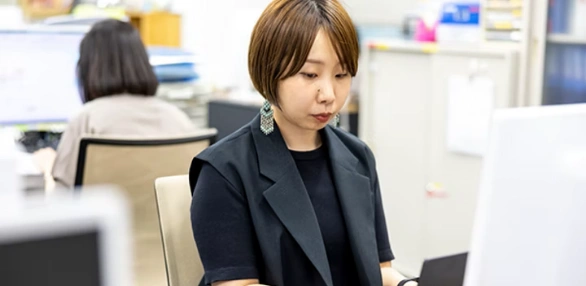 伝票チェック。<br />
電話、対面での問合せ対応