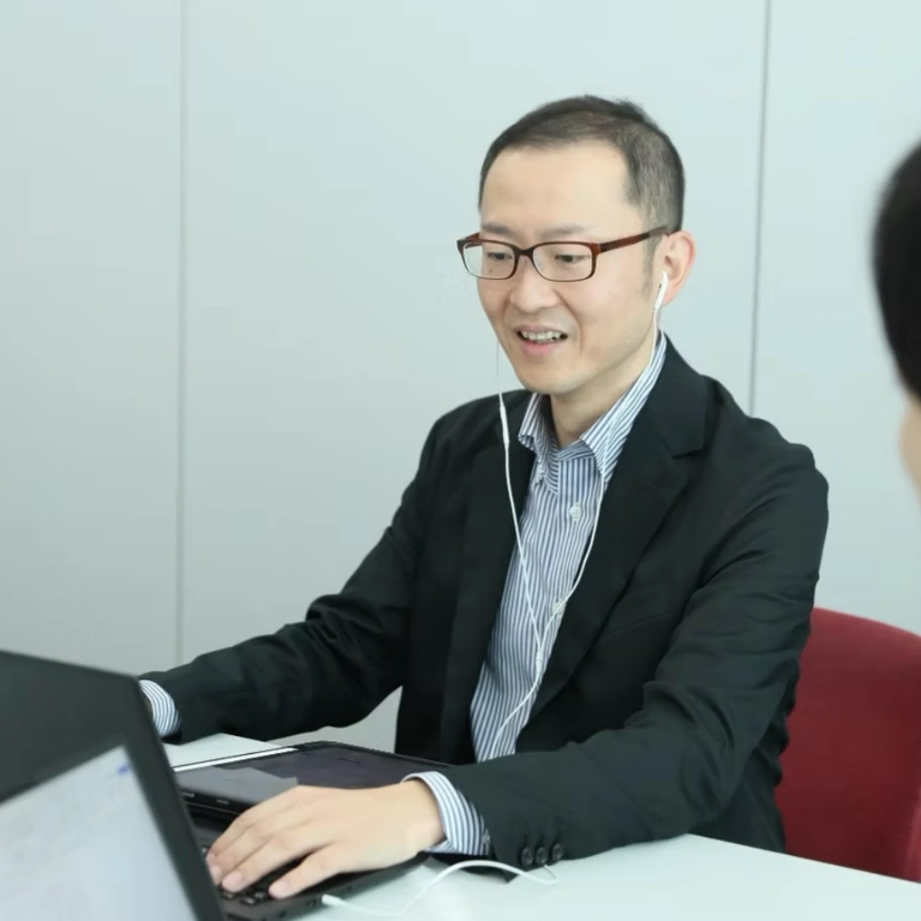 咄嗟の判断が求められる、<br />
放送に直結する現場業務。